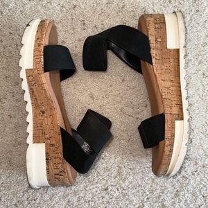 Steve Madden platform sandal with ankle strap. Only worn a few times.